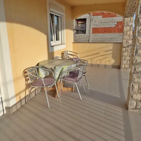 In Jasenice 36586 Apartmán