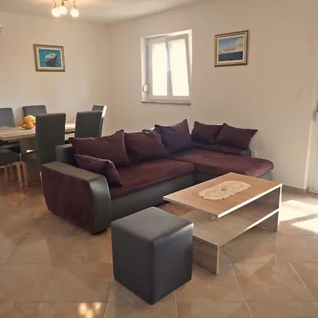 In Jasenice 36586 Obrovac